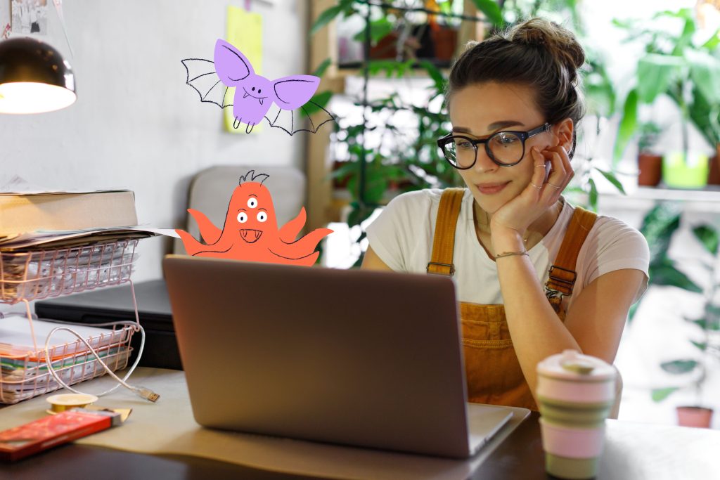 youngfemalegardeneringlassesusinglaptopcommunicatesoninternet